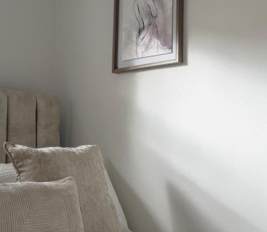 North Kensington Apartment | Luxury 2 bed Flat in Notting Hill