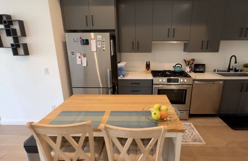 Sunset Junction Apartment | Luxury 2 Bedrm Apt with open living area in Prime Silverlake April 1-May 30