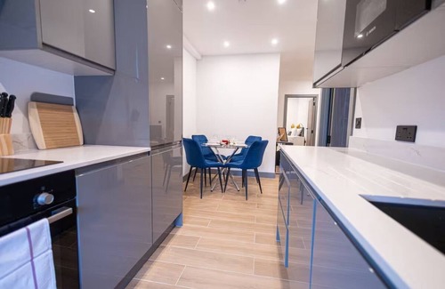 North Finchley Apartment | Luxury 2 Bedroom 1 Bathroom Apartment | 30 Mins Central London