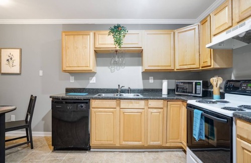 Church Street House | Luxury 2-bedroom 1- full bath 10 mins from Atlanta Airport