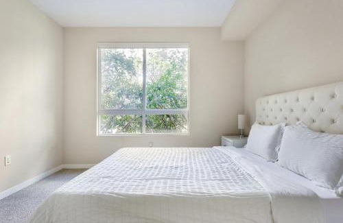 Greater Wilshire - Hancock Park Apartment | Luxury 2 Bedroom 2 Bathroom With Fitness Center and Pool