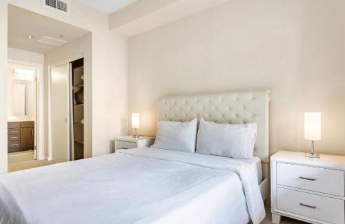 Greater Wilshire - Hancock Park Apartment | Luxury 2 Bedroom 2 Bathroom With Fitness Center and Pool