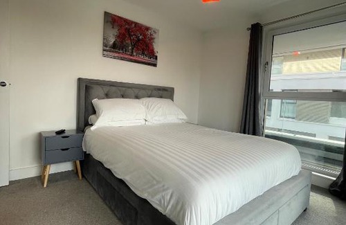 Stevenage Apartment | Luxury 2 bedroom Apartment, large balcony with Views central based