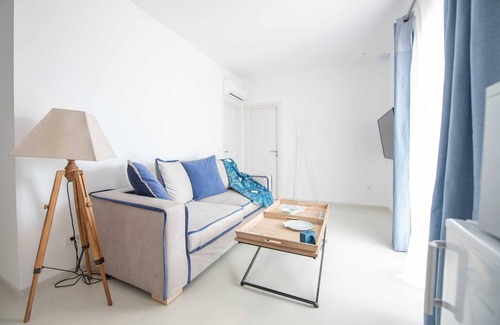 Kanalia Apartment | Luxury 2-Bedroom Apartment with Private Pool, wide Veranda and Sea View (3B)