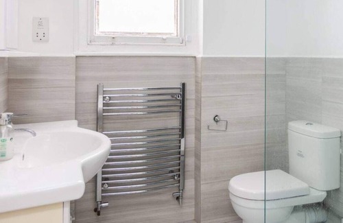 Streatham Hill Apartment | Luxury 2 Bedroom Apartment With Large Garden & gym