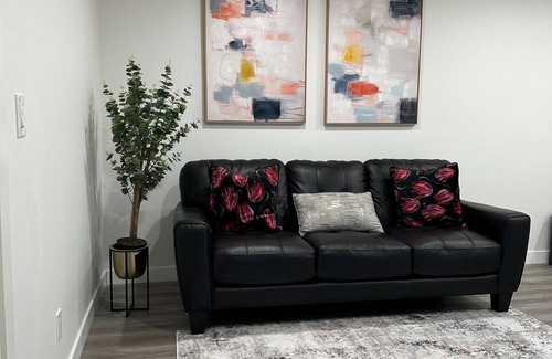 Calgary Apartment | Luxury 2 Bedroom Basement Suite in NW, Calgary