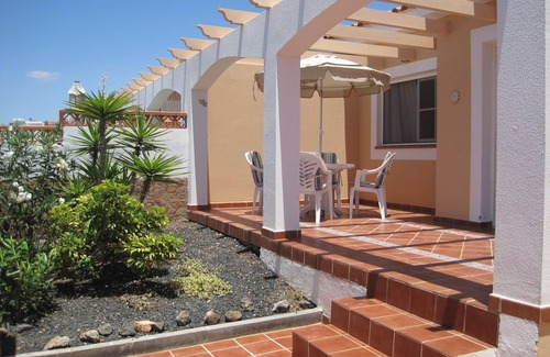 Caleta de Fuste House | Luxury 2 Bedroom Bungalow With Communal Pool & Wifi On Golf Resort
