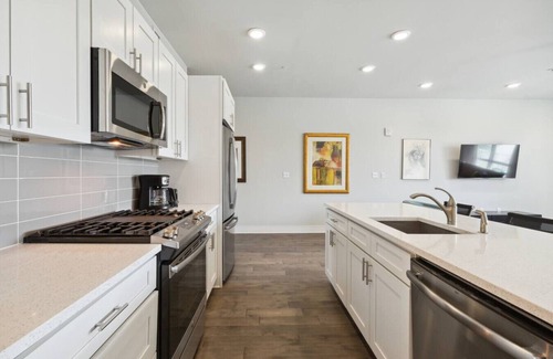 New Orleans Condo | Luxury 2 Bedroom Condo in Vibrant NOLA Bywater!