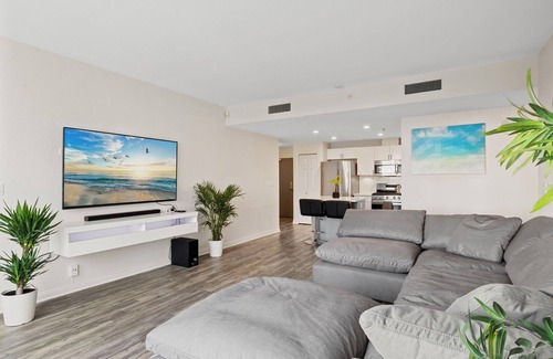Columbia Condo | Luxury 2-bedroom condo with ocean views in Little Italy.
