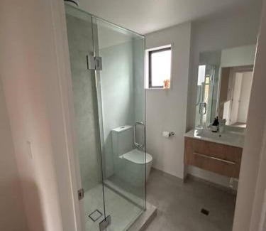 Saint Albans House | Luxury 2 Bedroom Hideout Near CBD,Merivale Mall