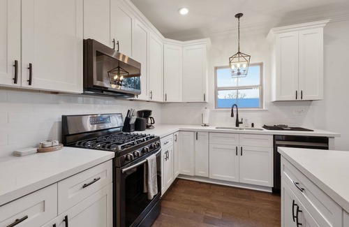 Mid-City District House | Luxury 2 Bedroom Home Under the Oaks