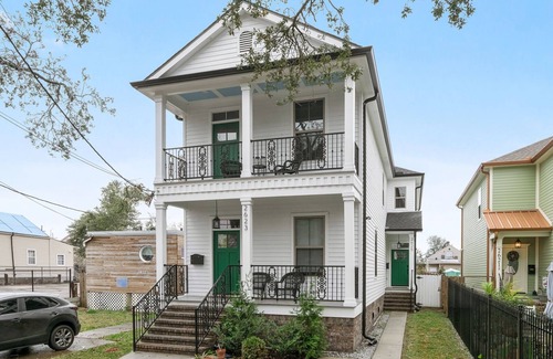 Mid-City District House | Luxury 2 Bedroom Home Under the Oaks
