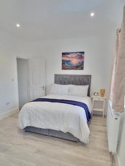 River House | Luxury 2 Bedroom Home Dagenham