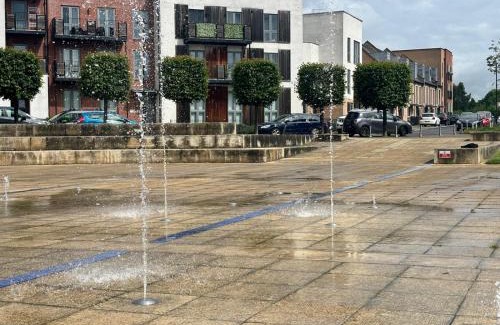Upton Apartment | Luxury 2 Bedroom Northampton Townhouse with Balcony