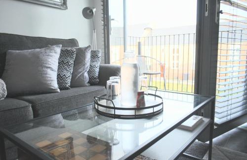 Upton Apartment | Luxury 2 Bedroom Northampton Townhouse with Balcony
