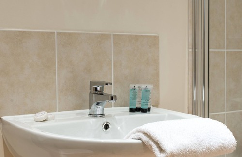 Bedford Apartment | Luxury 2 Bedroom Riverside Apartment