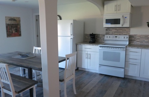 Central Okanagan House | Luxury 2 Bedroom Suite, Private Garden with Mountain View. Very quiet