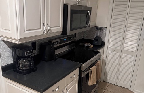 Cary House | Luxury 2-bedroom townhome in the Heart of Cary offering WiFi, AC in Unit .