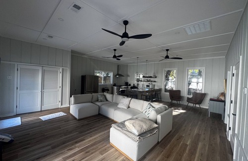 Charleston County Apartment | Luxury 2-Bedroom, 1-Bathroom Beach Apartment for Rent – Prime Location!