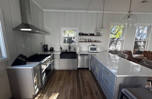 Charleston County Apartment | Luxury 2-Bedroom, 1-Bathroom Beach Apartment for Rent – Prime Location!