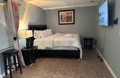 Newark Apartment | Luxury 2-Bedrooms 2-Bathrooms Near NYC/EWR