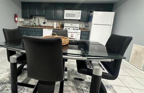 Newark Apartment | Luxury 2-Bedrooms 2-Bathrooms Near NYC/EWR