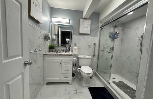 Newark Apartment | Luxury 2-Bedrooms 2-Bathrooms Near NYC/EWR