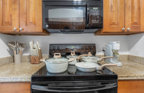 SoHo Apartment | Luxury - 2 blocks from Bayshore | GYM | POOL | #1