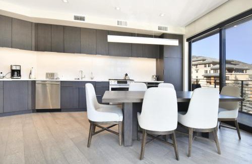 Park City Apartment | Luxury 2 BR in Canyons Village - Walk to Slopes