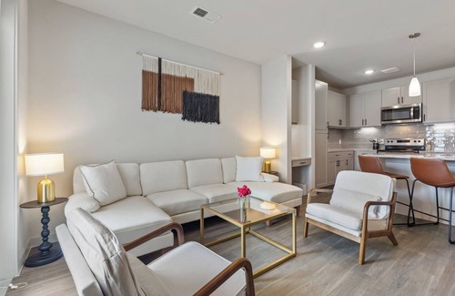 Windsor Park Apartment | Luxury 2-BR with Juliet Balcony