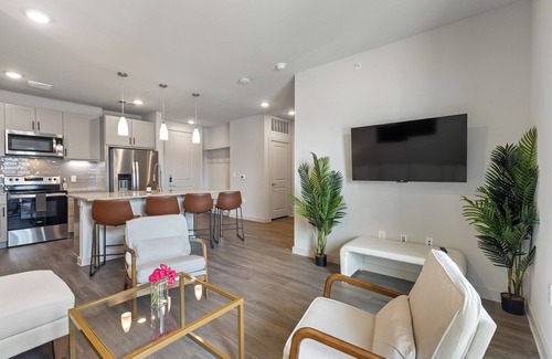Windsor Park Apartment | Luxury 2-BR with Juliet Balcony