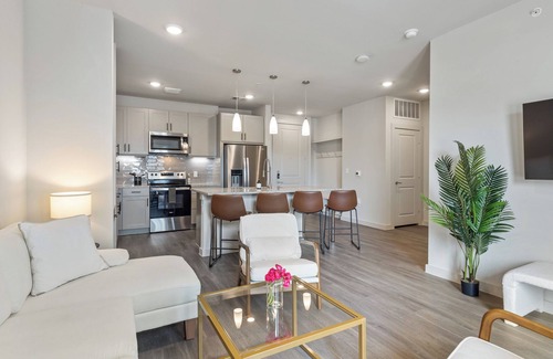 Windsor Park Apartment | Luxury 2-BR with Juliet Balcony