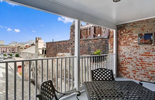 Arts/Warehouse District Apartment | Luxury 2-Story Condo/Prime Location