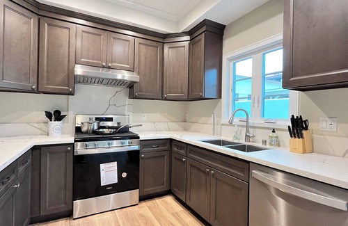 Pasadena House | Luxury 2B/2.5B in the Heart of Pasadena!