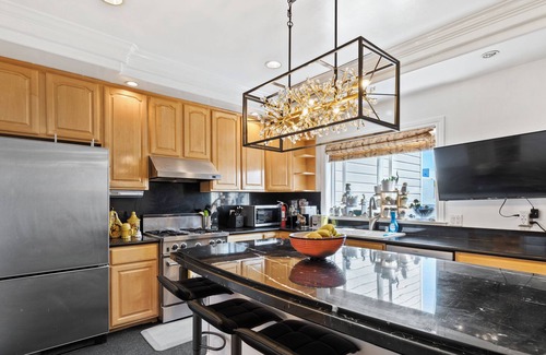Outer Richmond House | Luxury 2b/b House By the Beach/GGP with Parking