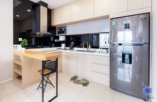 Phu Nhuan Apartment | Luxury 2BRs-2WC Apartment; 1.5km from airport w/free Pool & Gym