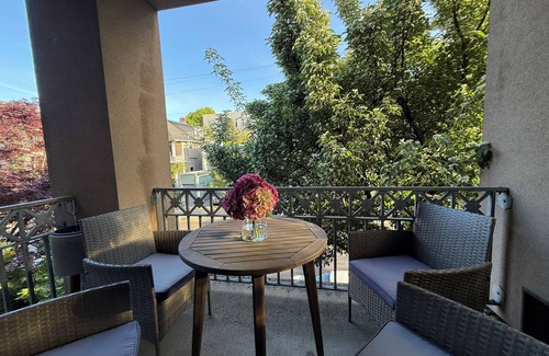 Northwest Portland House | Luxury 2bd/2.5 bath fully furn townhome in best area near NW 23rd & trails.