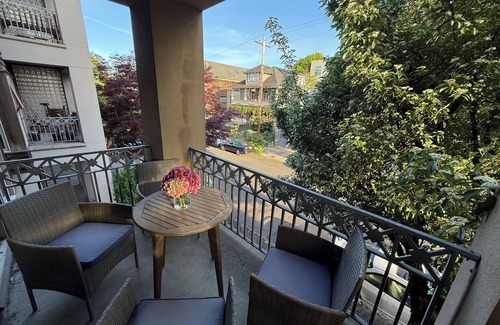 Northwest Portland House | Luxury 2bd/2.5 bath fully furn townhome in best area near NW 23rd & trails.