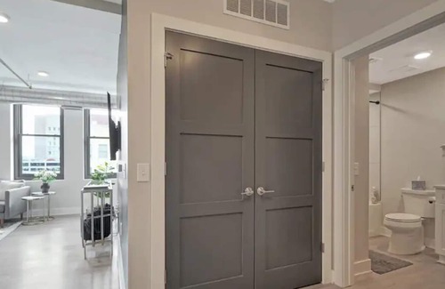 Downtown Lincoln Condo | Luxury 2BD-2BA Condo-DT LNK-Walk to UNL, Memorial Stadium, PBA, & Lied-sleeps 6