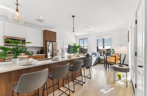 Everett Apartment | Luxury 2bd/2ba near Boston 6503