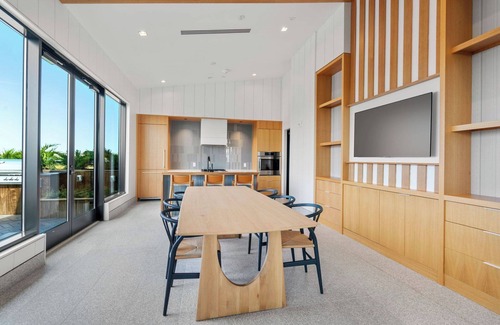 East Boston Apartment | Luxury 2bd/2ba Next to the Airport 1619