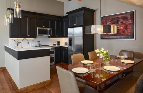 Vail Apartment | Luxury 2BD 2BR near slopes at The Sebastian in DT vail village.