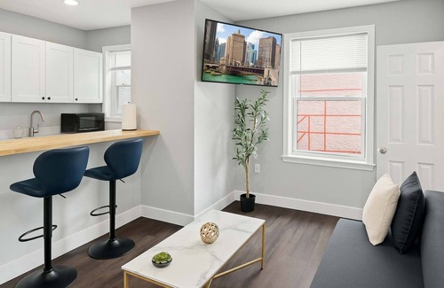 Southwark Apartment | Luxury 2BD | 3 Beds | Queens Village