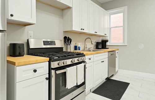 Southwark Apartment | Luxury 2BD | 3 Beds | Queens Village
