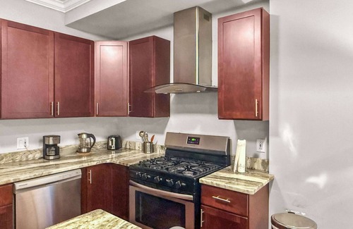 Southwark Apartment | Luxury 2BD | 3 Beds | Queens Village