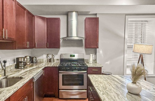 Southwark Apartment | Luxury 2BD | 3 Beds | Queens Village