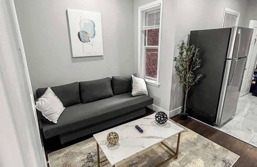 Southwark Apartment | Luxury 2BD | 4 Beds | Queens Village