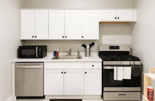 Southwark Apartment | Luxury 2BD | 4 Beds | Queens Village