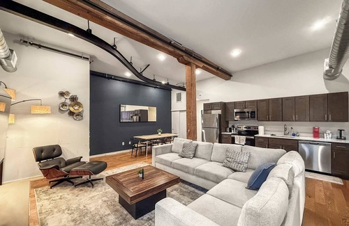 Northern Liberties Apartment | Luxury 2BD | 4 Beds | Northern Liberties