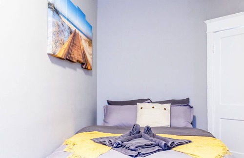 Front Park Apartment | Luxury 2Bd in Lakeview+DT+Park+FastWifi+WorkDesk